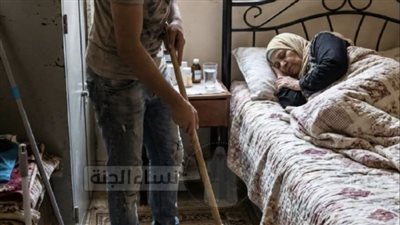 قبلت تنضيف بيت عجوز