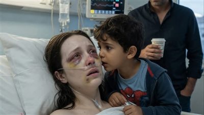 استيقظت من الغيبوبة وسمعت ابني يهمس: لا تفتحي عينيك… الحقيقة كانت مرعبة!